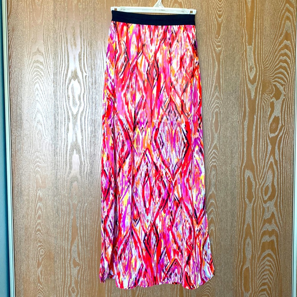 Colorful, lightweight maxi skirt with slits on both sides